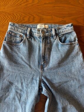 Abercrombie & Fitch The '90s Straight Ultra High Rise Jeans